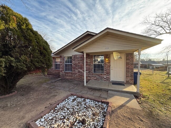 Building Photo - 3 Bed 1.5 Bath House Total Electric close to U of A Fort Smith