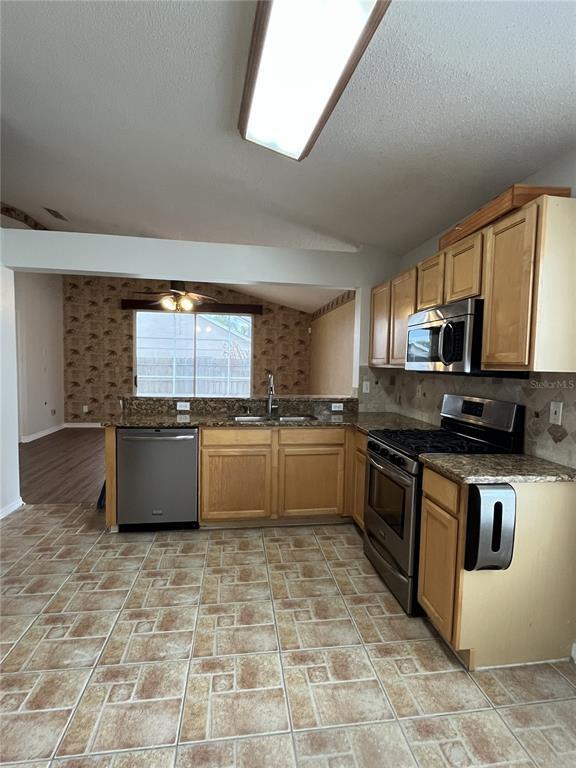 Photo - 12412 Castlemain Trail