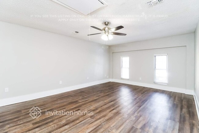 2212 W Oakdale Rd