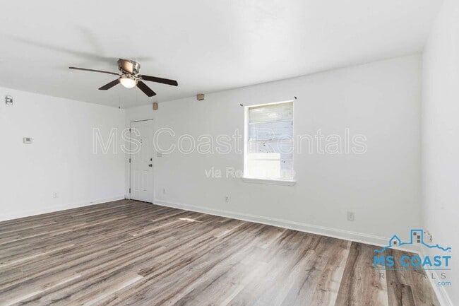 3007 Meteor St
