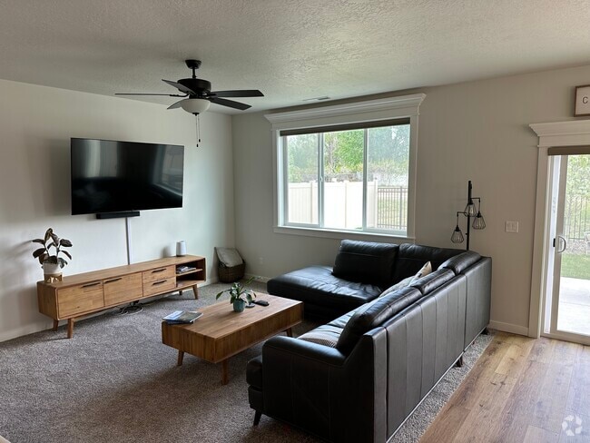 Building Photo - 1934 S Defio Wy Rental