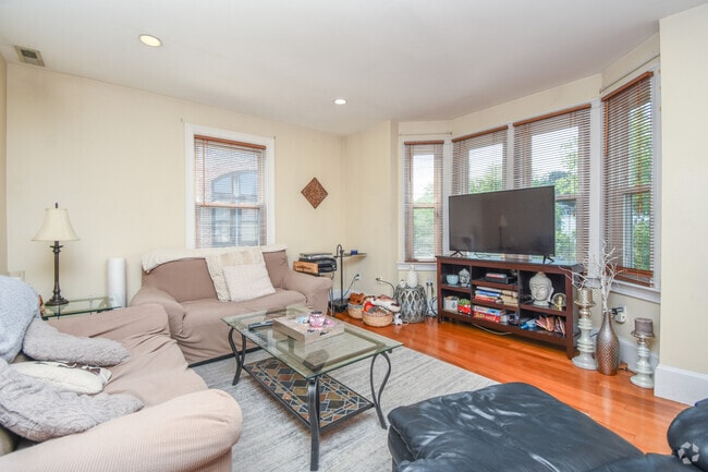 Building Photo - 431 Faneuil St Rental