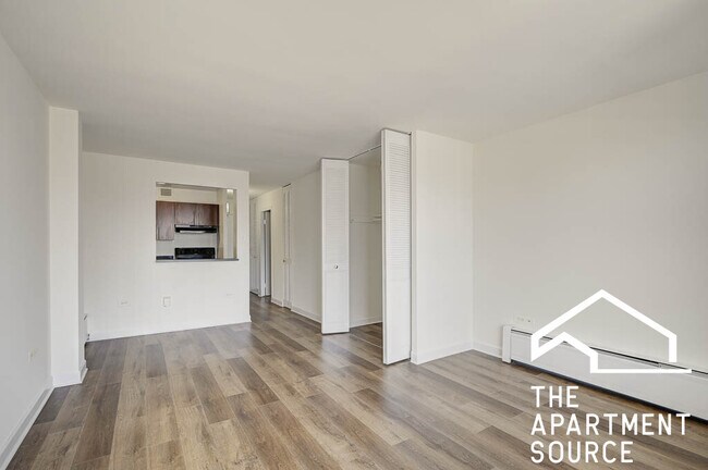 Photo - 441 W Oakdale Ave Unit 4E