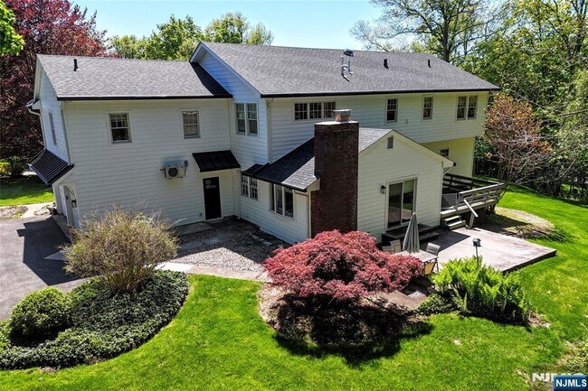 Photo - 17 Grandview Ave