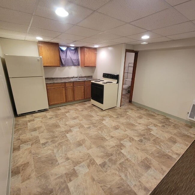 Building Photo - 925 Madison St Rental
