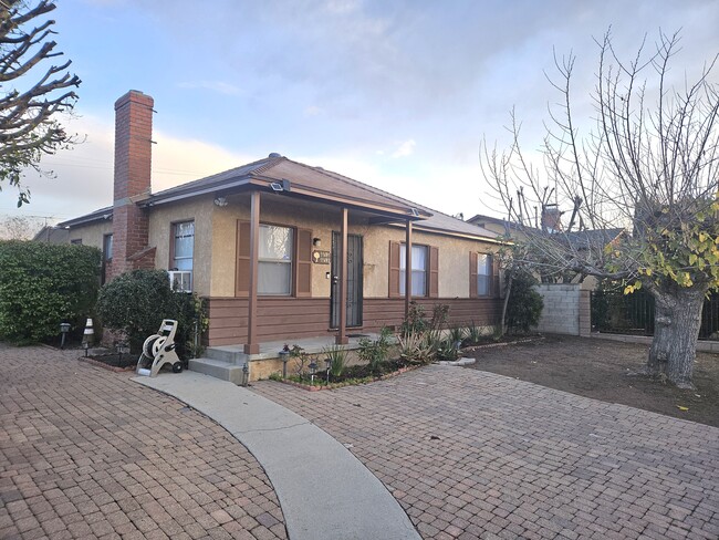 Photo - 11491 Saticoy St House