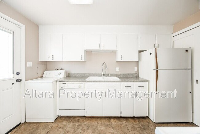 Photo - 2123 Robin Dr