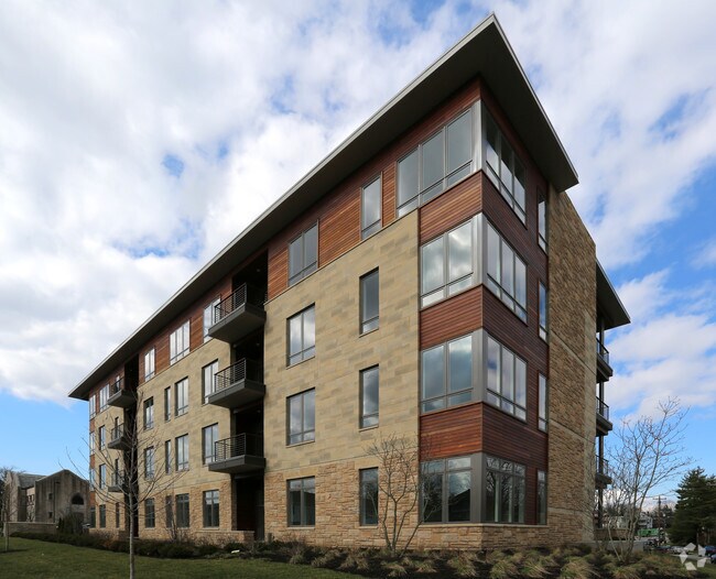 Photo - 2770 Observatory Ave