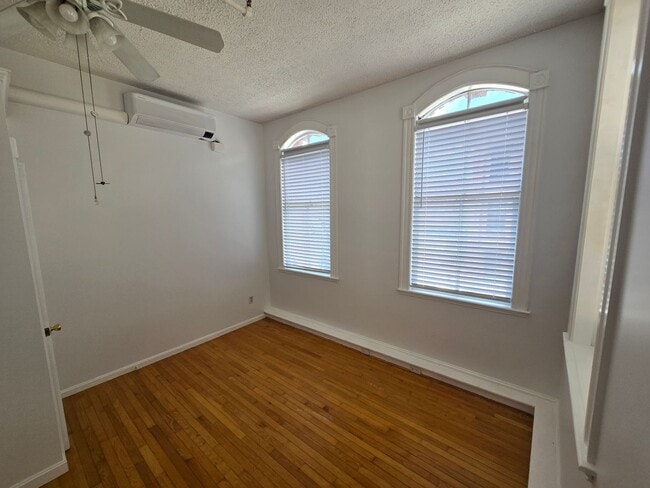 Photo - Beautiful and Spacious 1 Bedroom Apartment DOWNTOWN! MUST SEE! Unit 303