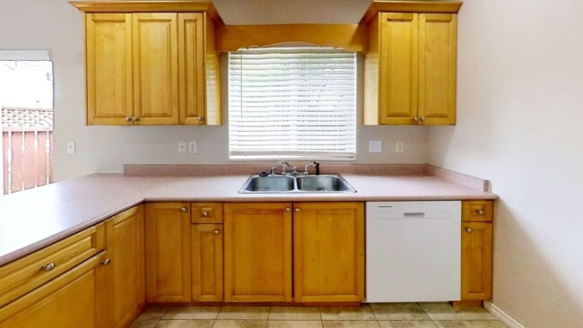 Photo - RENT SPECIAL! $500 OFF OF FIRST MONTH! 3 Bedroom, 2.5 Bath in the Cordata/Meridian Area!