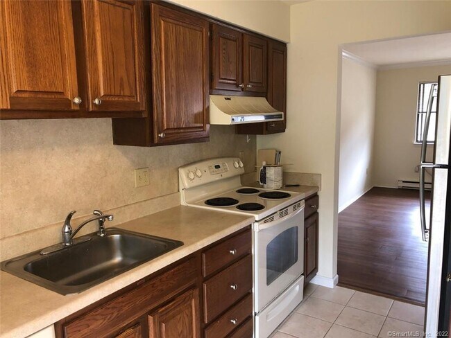 Photo - 6 Bouton St E