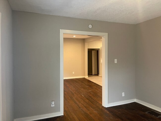 Photo - Huge 4 Bedroom house for rent !!!!!!