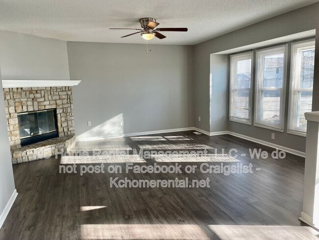 Photo - 10606 N Oak Trafficway