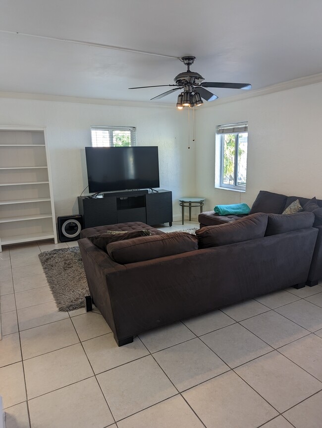 Living Room 1 - 1001 SE 16th St Unit 5