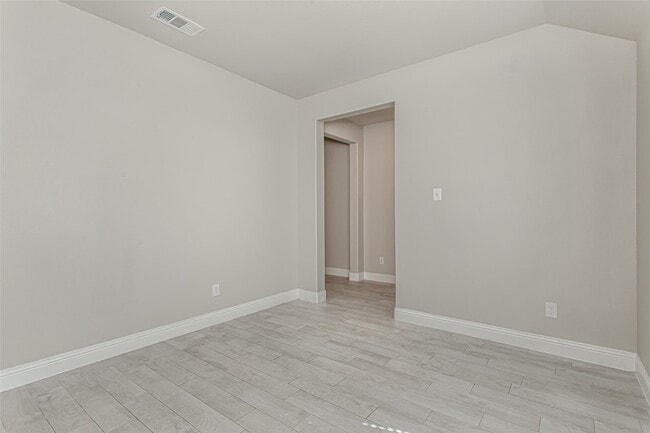 Photo - 1203 Rendyn St