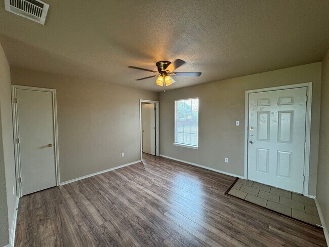 5702 Greengate Dr Unit D
