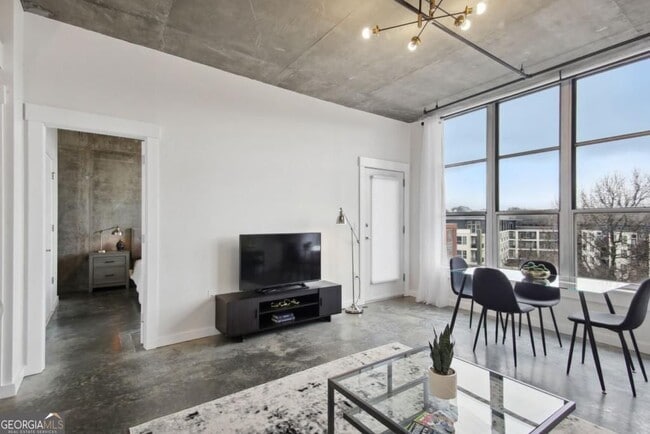 Photo - 245 N Highland Ave NE Unidad 404