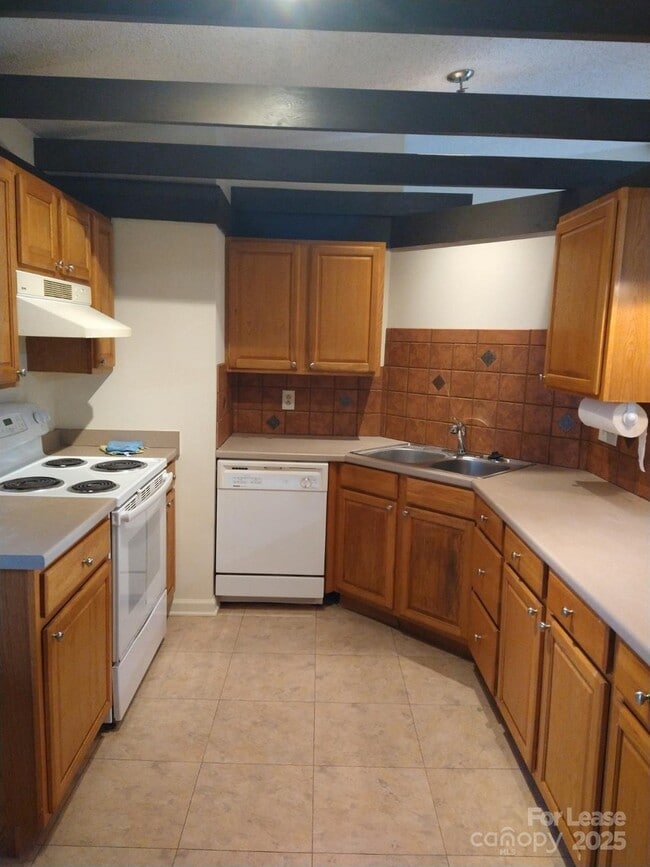 Photo - 335 Heather Ct