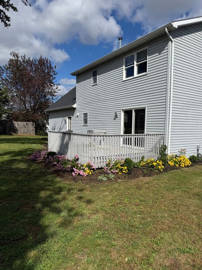 Photo - 1560 Buttercup Dr
