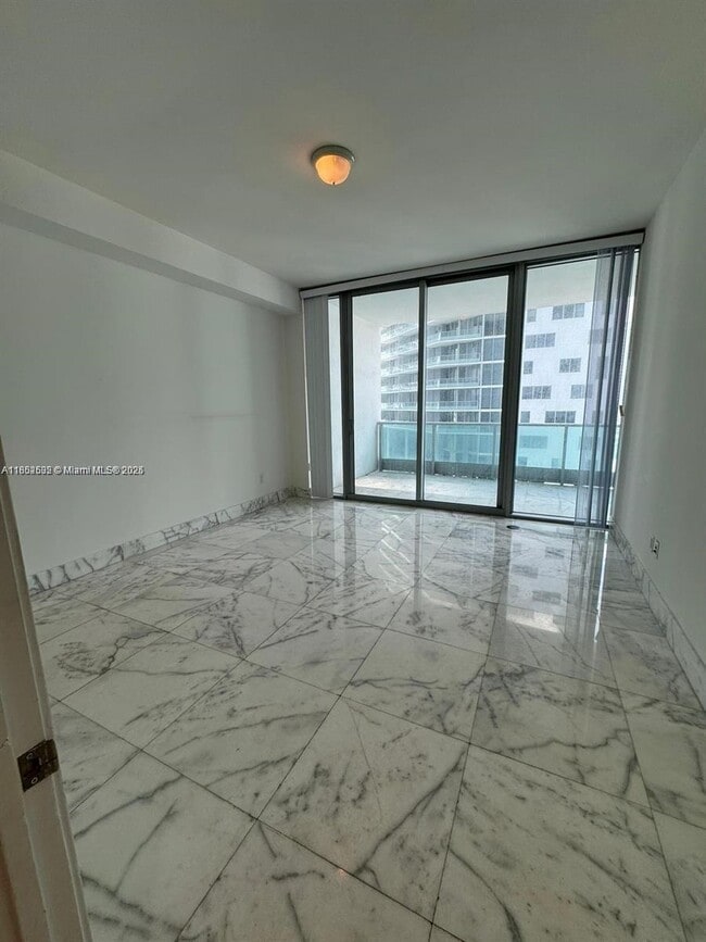 Photo - 1331 Brickell Bay Dr Unidad 1704 Rental