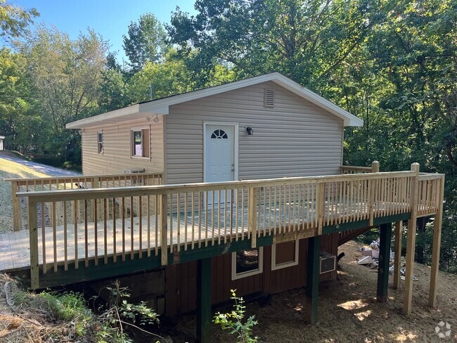 Building Photo - 718 Mount Vernon Rd Rental