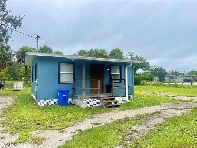 Photo - 3208-3216-3216 Dale St