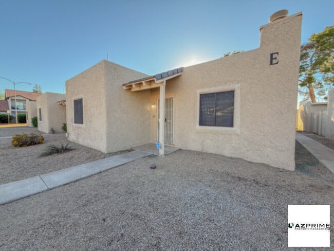 Building Photo - Discover your Ideal Home in this Charming ...