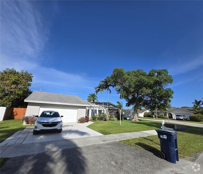 Building Photo - 10625 SW 127th Pl Rental