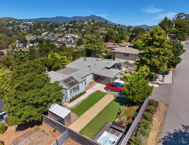 Photo - 453 Wellesley Ave