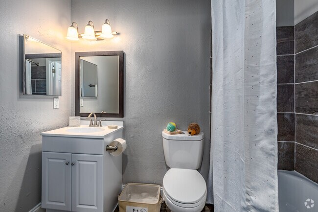 Studio, 1 BA - 500SF - Latitude 28 Apartments