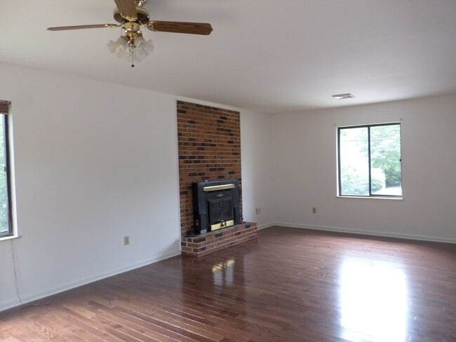 Photo - 913 Toms Creek Rd