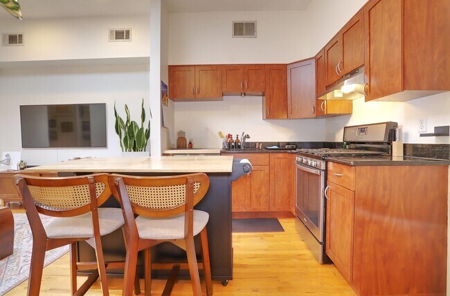 Building Photo - 519 Monroe St Unit 3B