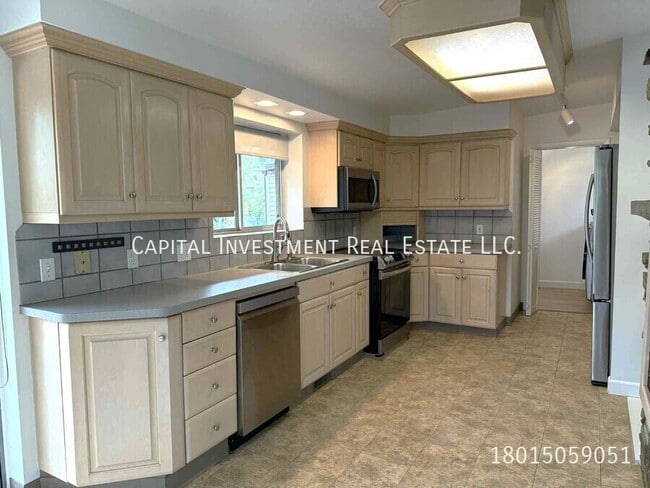 Photo - 389 E Meadow Rd