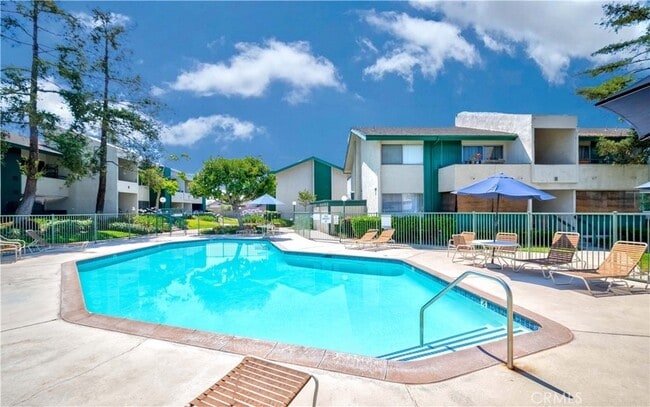 Building Photo - 15201 Santa Gertrudes Ave Unit Y 105