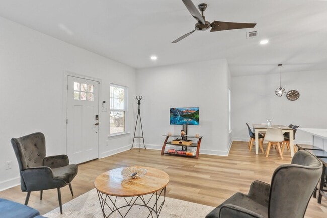 Photo - 417 Bedford Dr