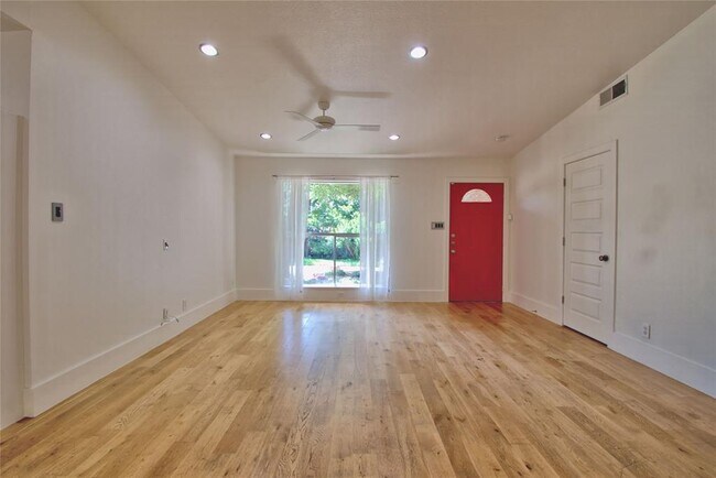 Photo - 2604 Sherwood Ln