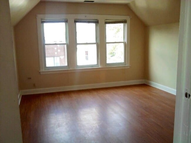 Photo - 3025 N Hamlin Ave Unit 3