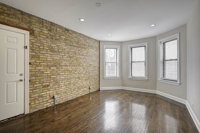 Building Photo - 2013 N Hoyne Ave Unit 2