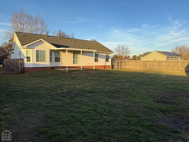 Photo - 326 Robinson St