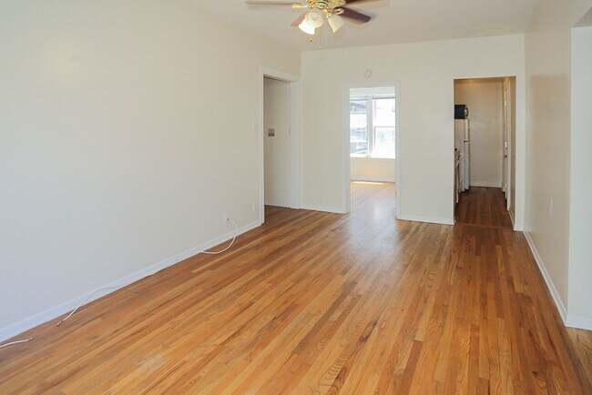 Photo - 3915 N Pine Grove Ave Unit 3W