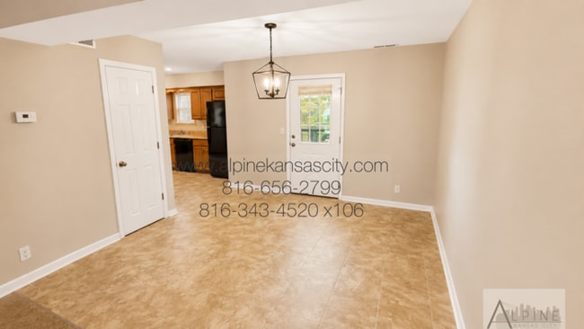 Grain Valley Duplex near Everything!