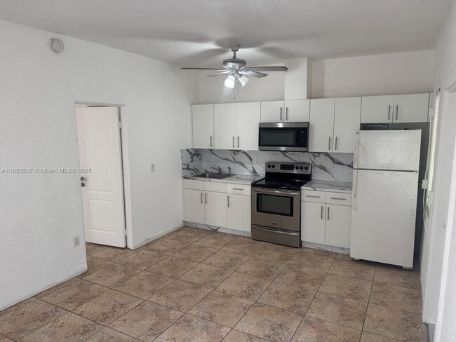 Photo - 1411 NW 41st St Unit 1413