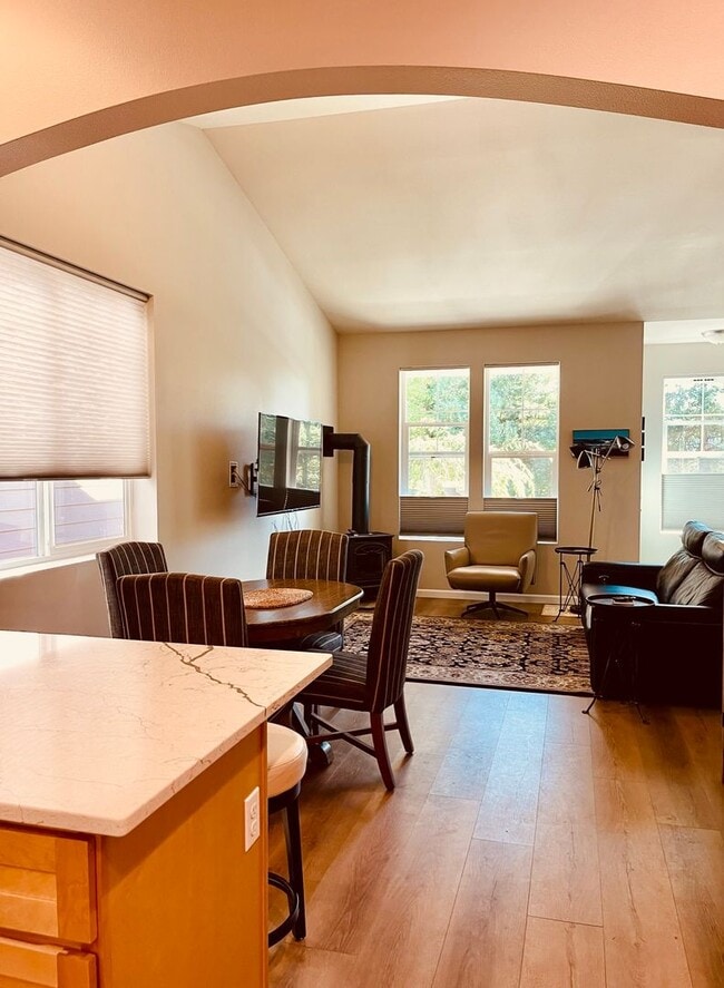 Photo - Fully Furnished 2 bedroom cottage in downtown Poulsbo...available starting 5-1