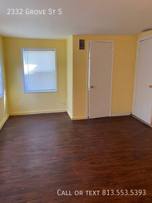 Photo - 2332 Grove St S