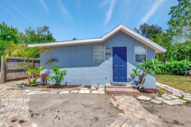 1515 Sadlon Ave Unidad 1515 Half Sadlon Ave