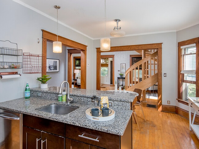 Building Photo - 961 18th Ave SE