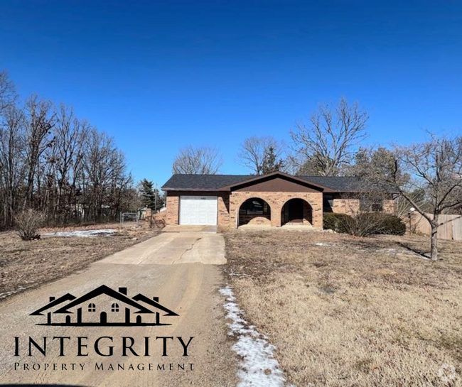 Building Photo - Fenced Home Close to FLW!