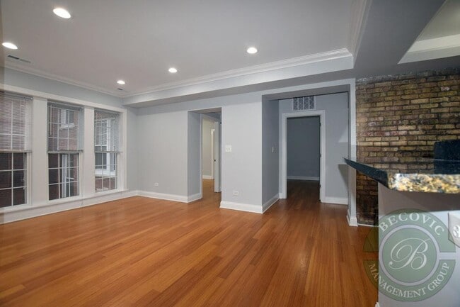 Building Photo - 2 bedroom in Chicago IL 60626 Rental