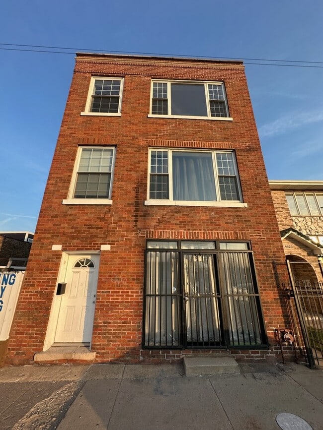 Building Photo - 4621 S Archer Ave Rental