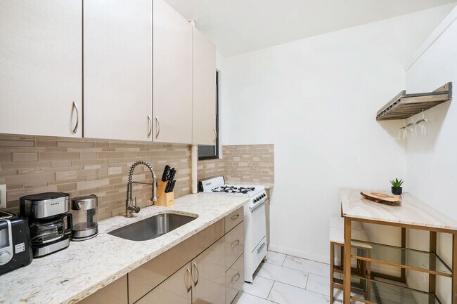 428-430-430 W 47th St Unit SI ID1021928P